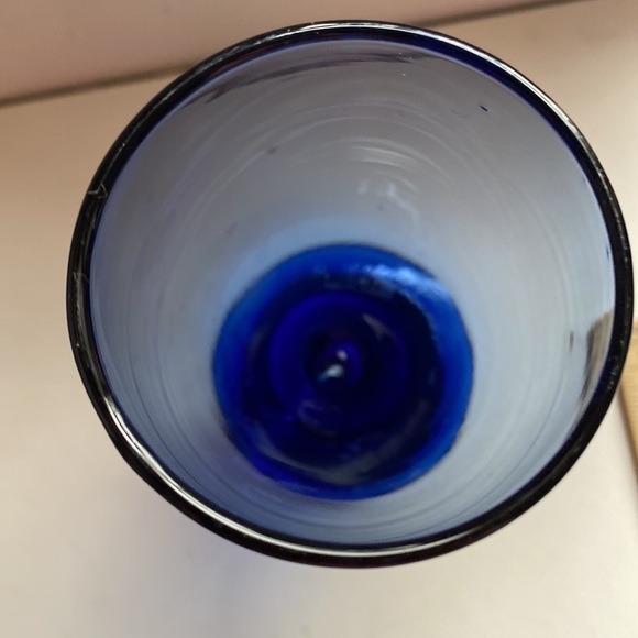 Set of 4 cobalt Blue footed drinking glasses - Picture 4 of 9